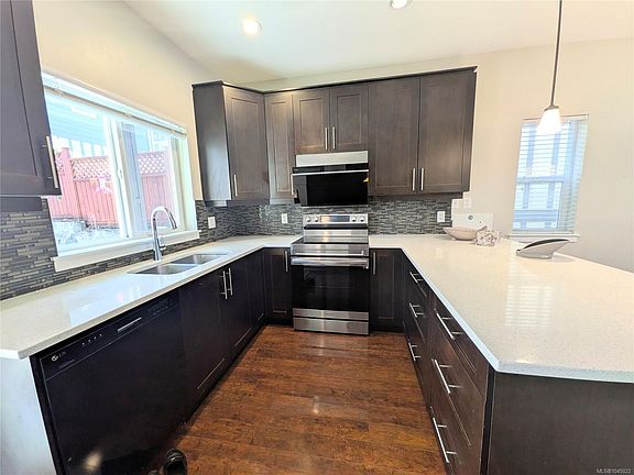 5th image of 1227 Freshwater Cres