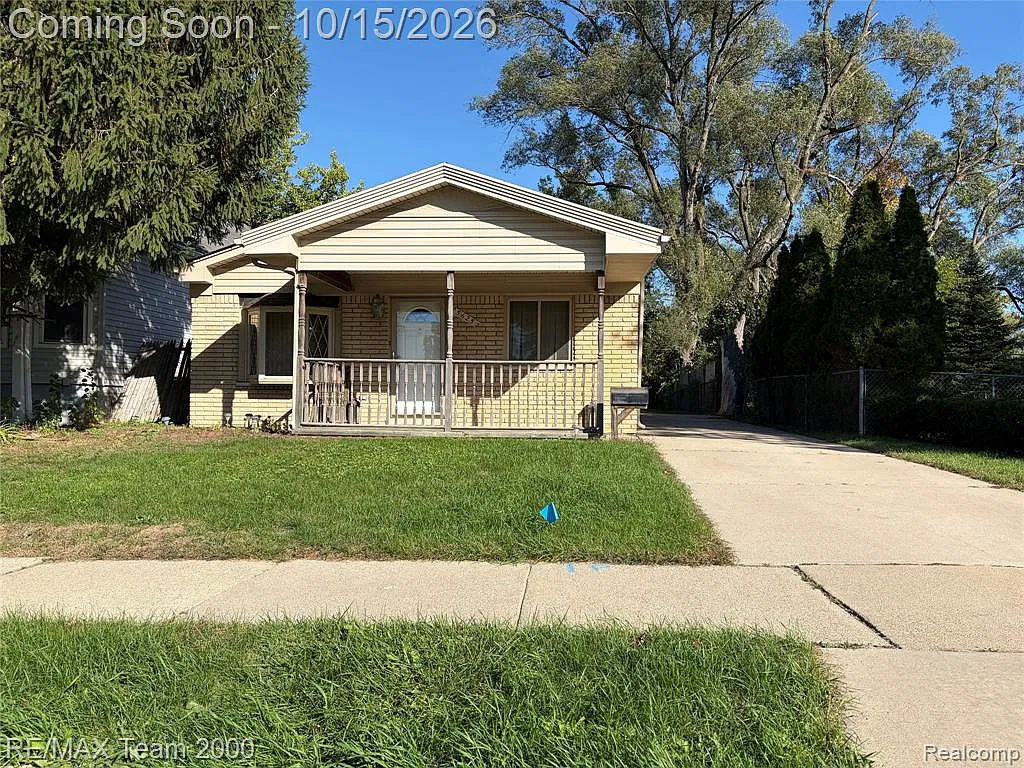 3 bed, 1.0 bath, 1075 sqft, $1,550 — Photo 2