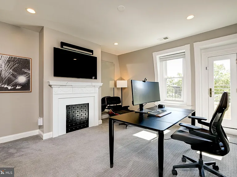 2121 R St NW — Photo 31