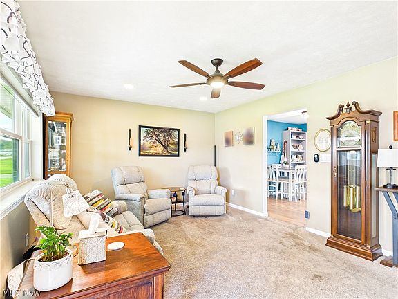 3rd image of 343 Meadow Ln