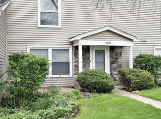 1331 N Glen Cir APT A, Aurora, IL 60506