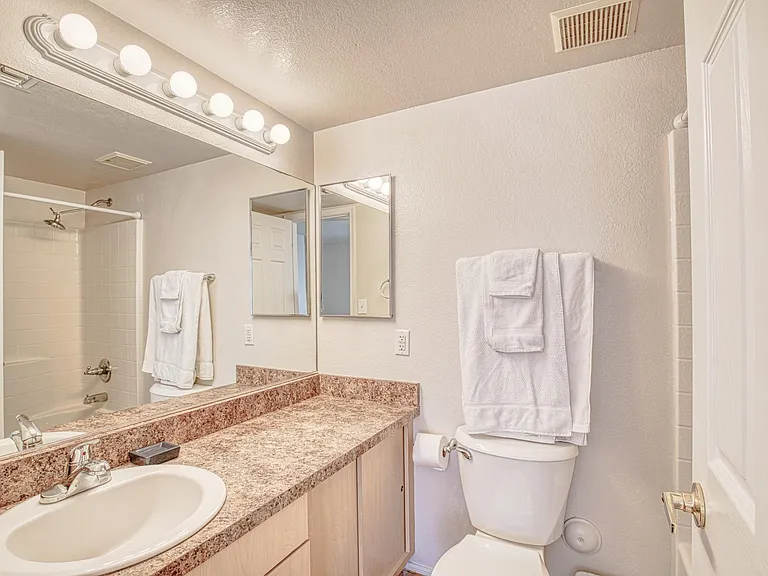 1833 E Water St #2 — Photo 30