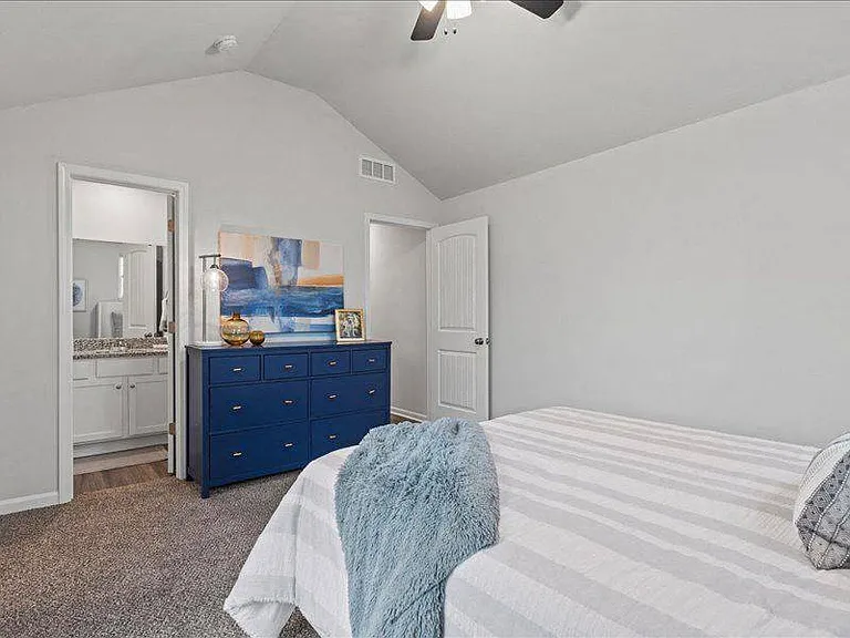 Oak Woods Townhomes — Photo 16