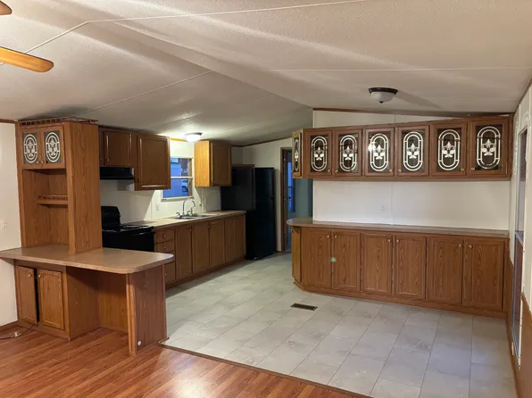 300 Crique Side Dr Trailer 40, Morehead, KY 40351