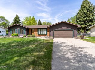 3209 King Pl, Grand Forks, ND 58201