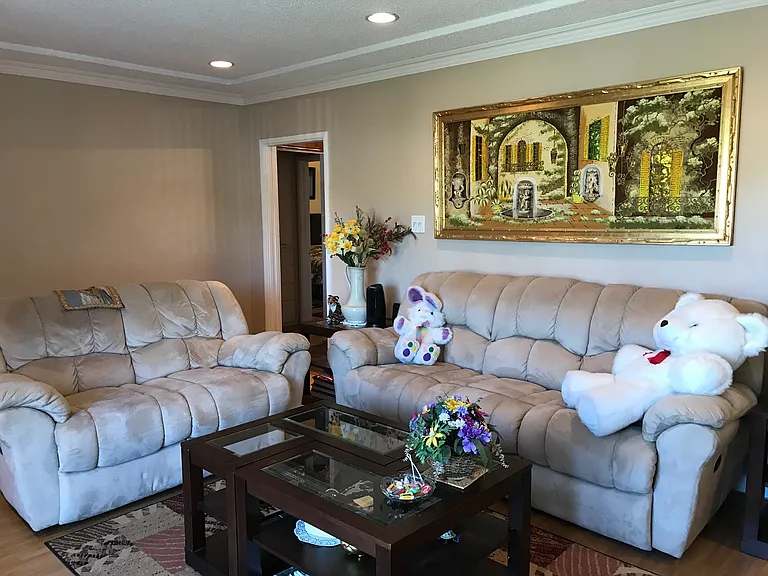 4638 Blackthorne Ave — Photo 10