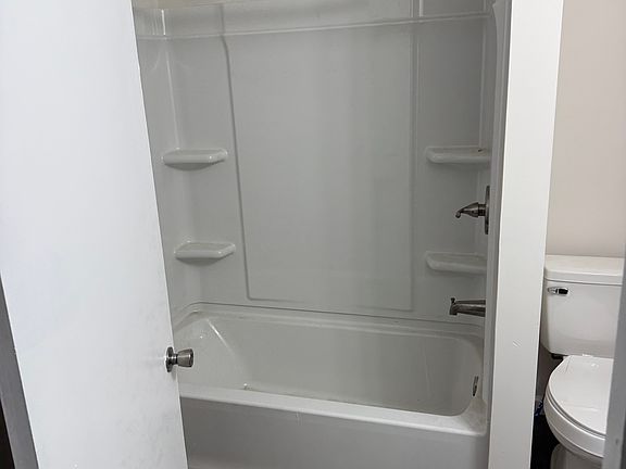 4th image of 626 Hazel Ave #622