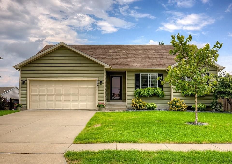 1st image of 385 SE Sagewood Cir