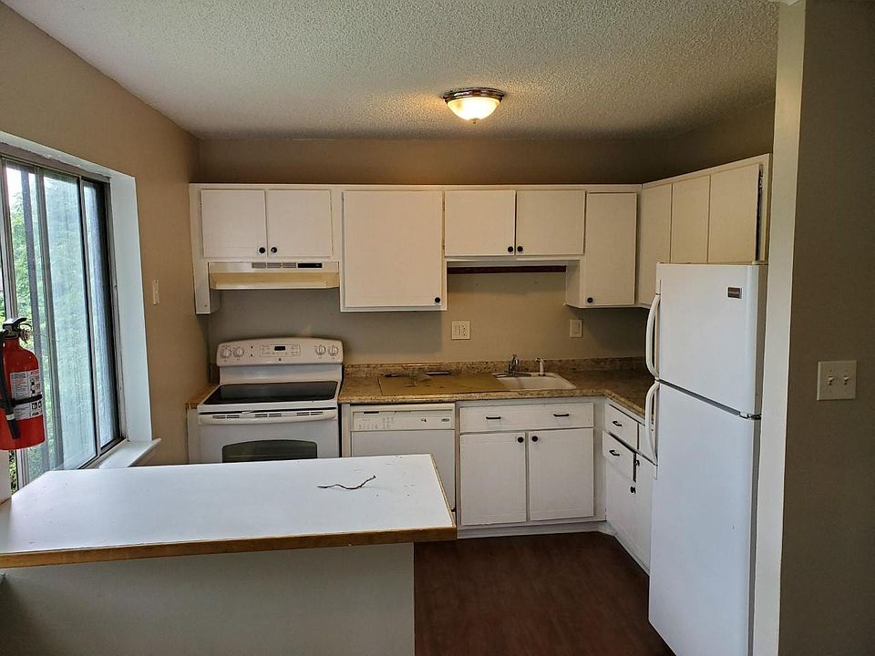 2nd image of 9 Commodore Ct