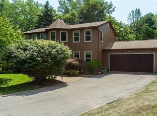 26 Sandpiper Hl, Fairport, NY 14450