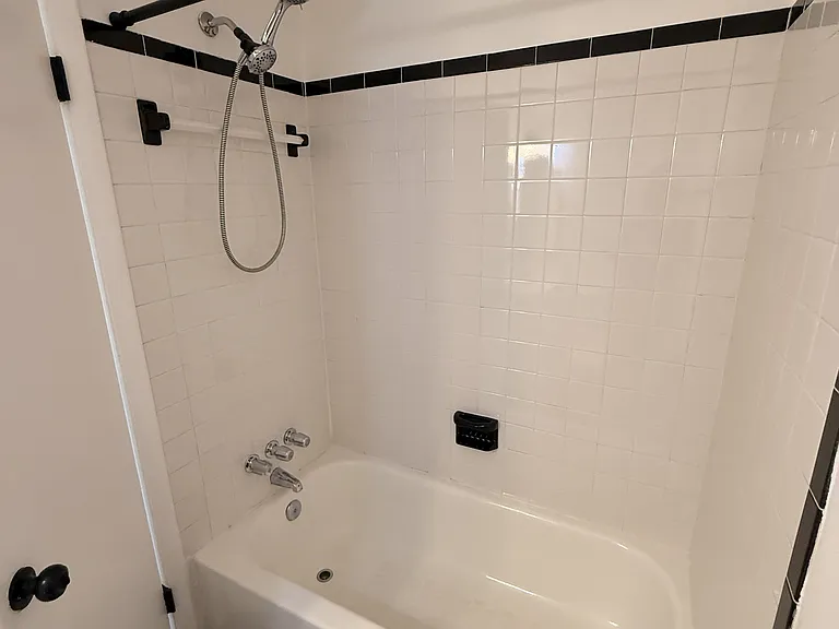 1504 Isherwood St NE #3 — Photo 7
