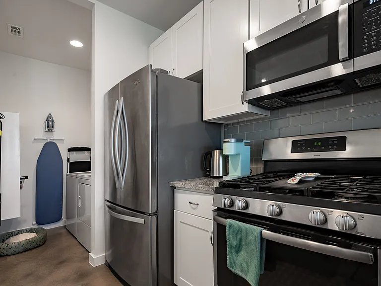 4702 Leslie Ave #A — Photo 10