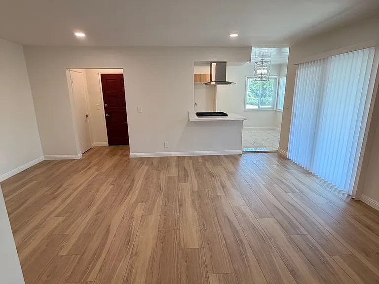 10500 La Reina Ave #E — Photo 27