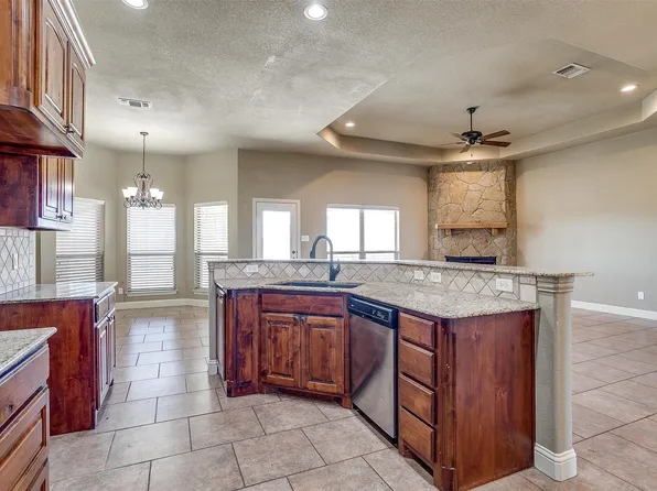 140 Champion Ct, Weatherford, TX 76087