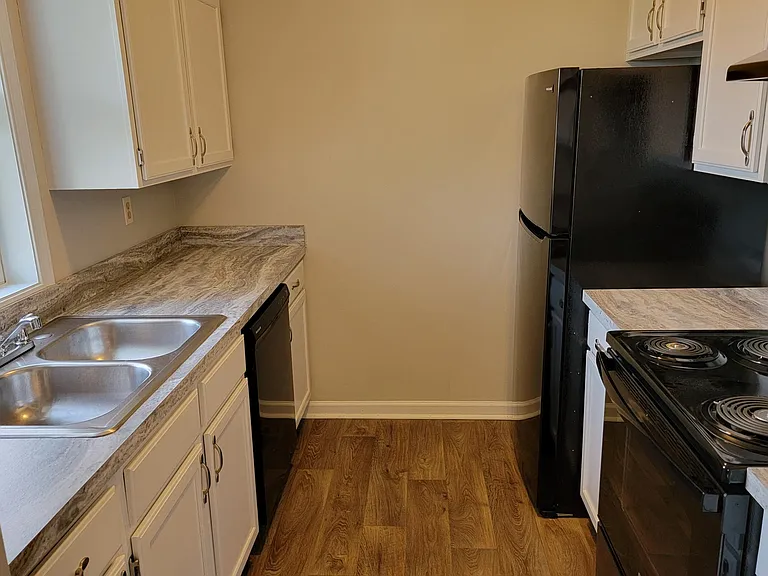 63 Hilldale Dr — Photo 5