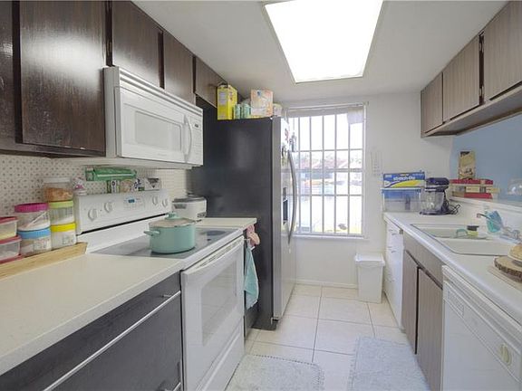 2nd image of 2219 Lyme Bay Dr #902