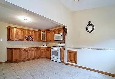 3rd image of 2239 Plumb 2 St