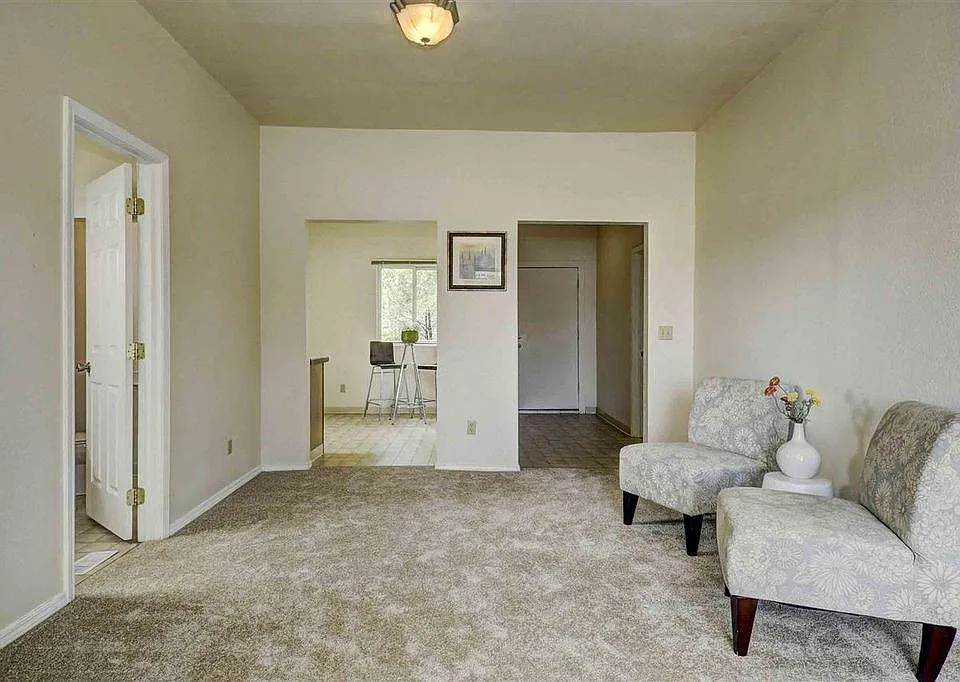 livingroom (old flooring pic)