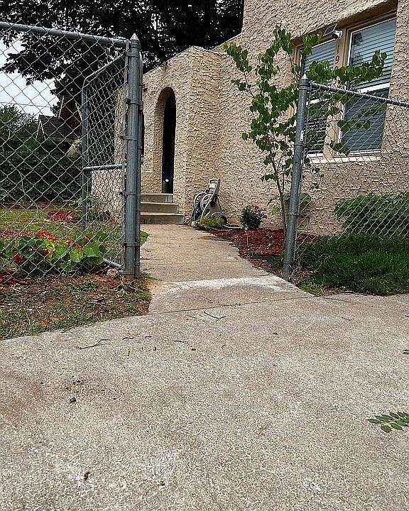 2nd image of 1923 W Archer Pl