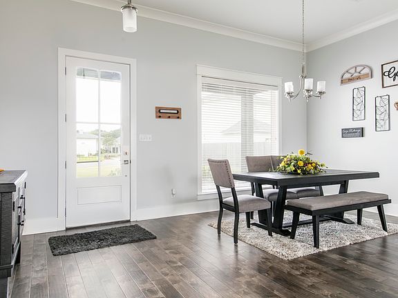 4th image of 203 Woodstone Dr