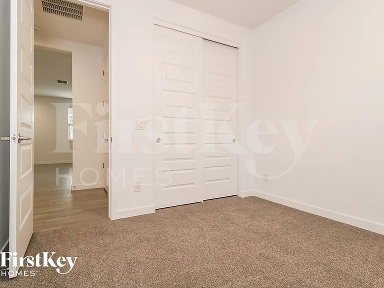 12516 W Kaler Dr — Photo 11