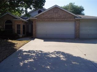 737 Quail Dr, Saginaw, TX 76131