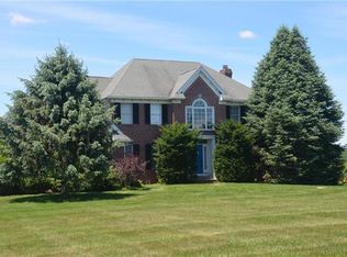 5220 Hoffman Dr S, Schnecksville, PA 18078