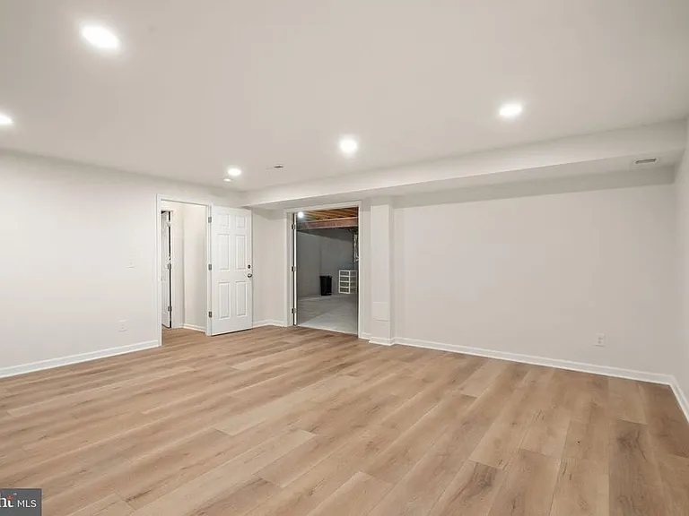 13647 S Springs Dr — Photo 46