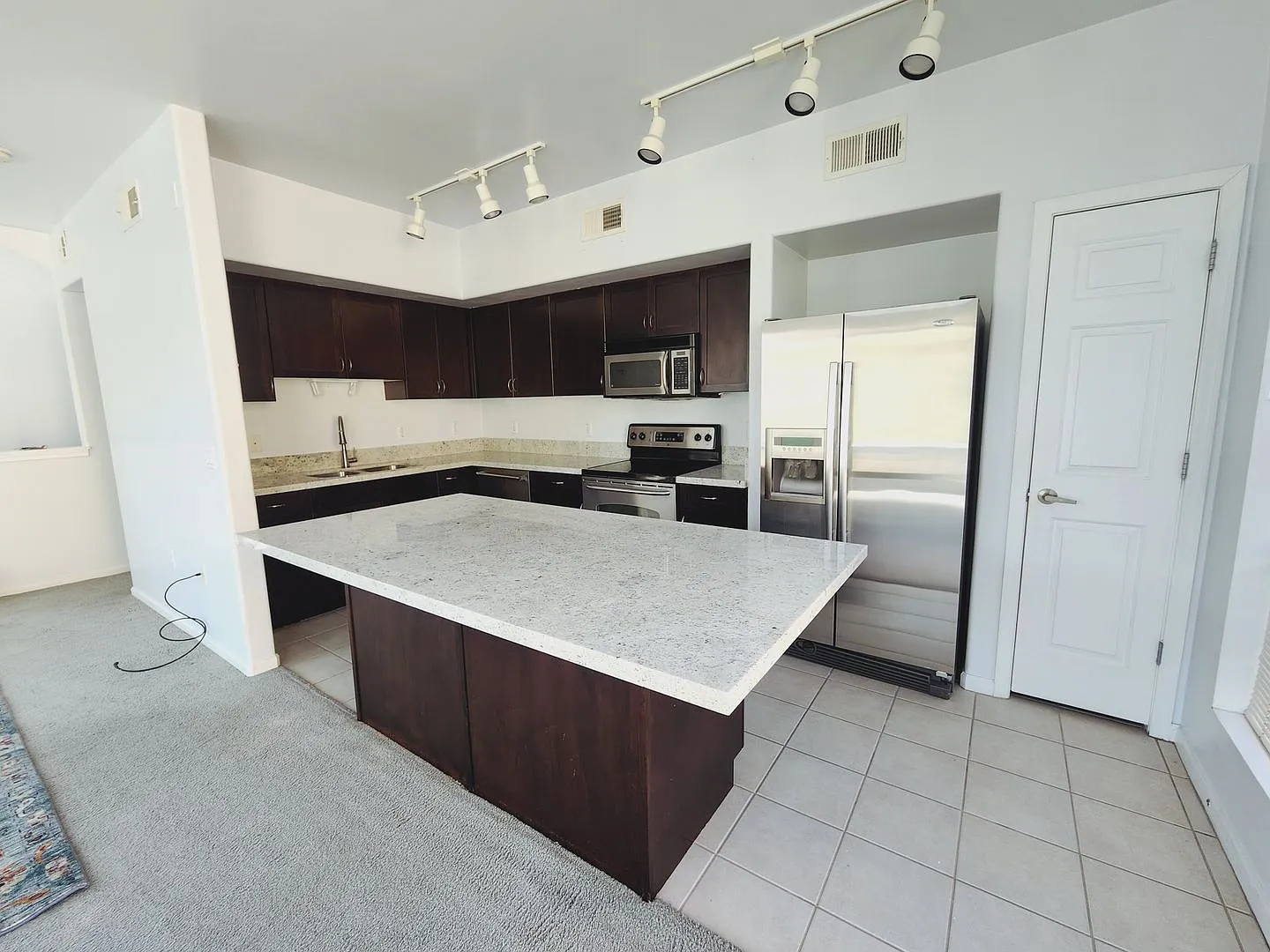 Lovely Parkside Townhome! — Photo 3