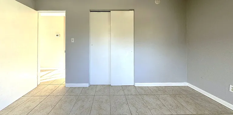 5566 Kelly Dr N — Photo 23
