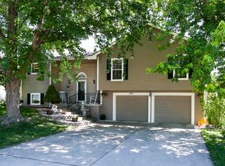 1701 Marble Dr, Kearney, MO 64060