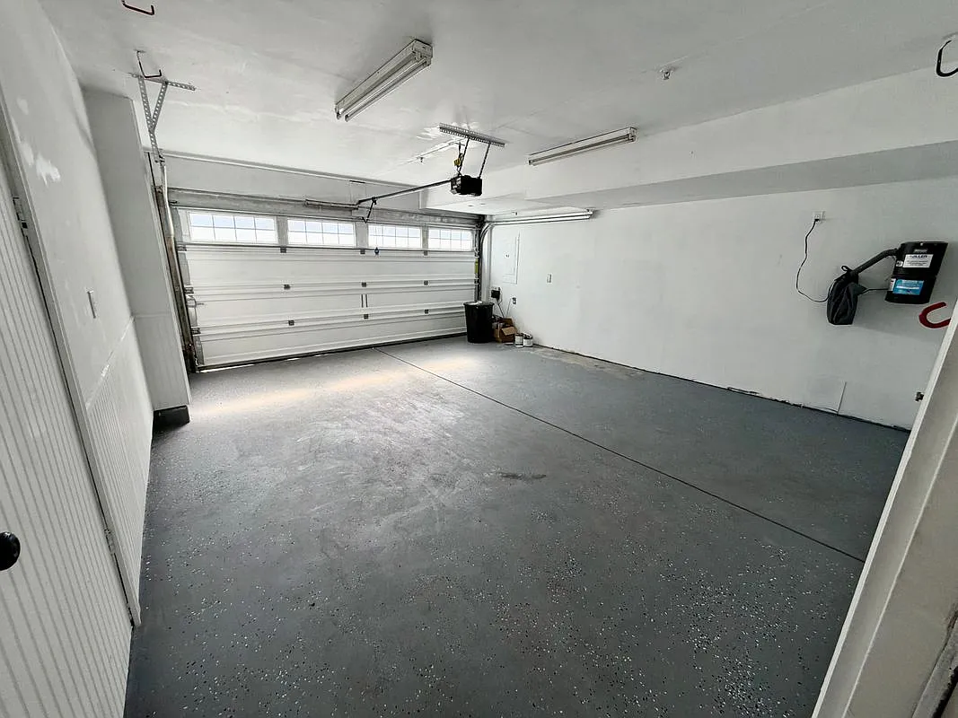 3 bed, 2.5 bath, 2104 sqft, $3,750 — Photo 3