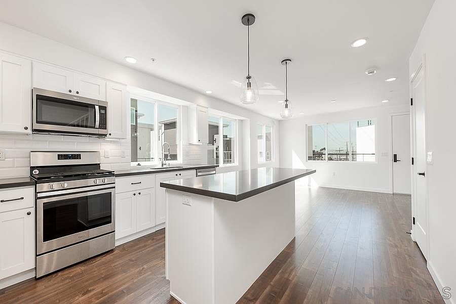 1st image of 4100 Voltaire St #16