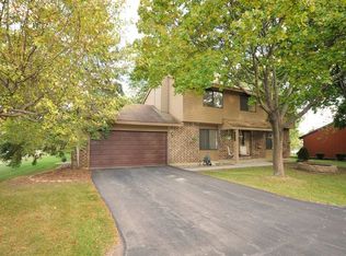 489 E Granville Ave, Roselle, IL 60172