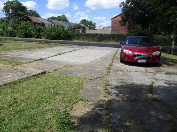 3rd image of 2439 Lindbergh Dr