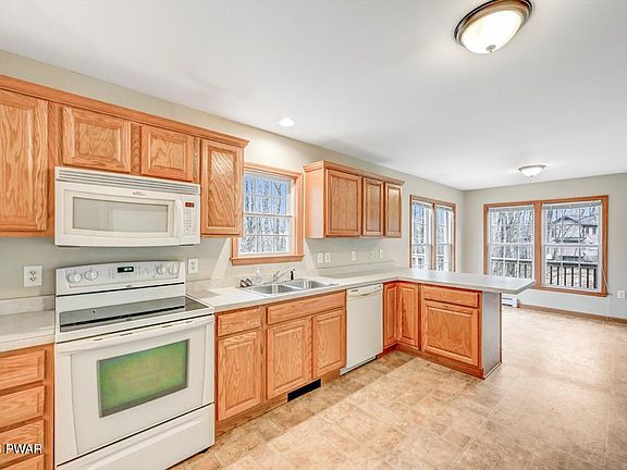 2nd image of 46 Beechwood Dr