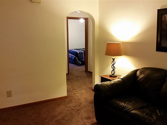 4th image of 152 N Elm St