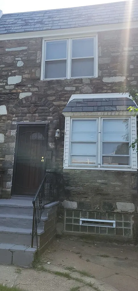 Large Home - Mayfair — Photo 1