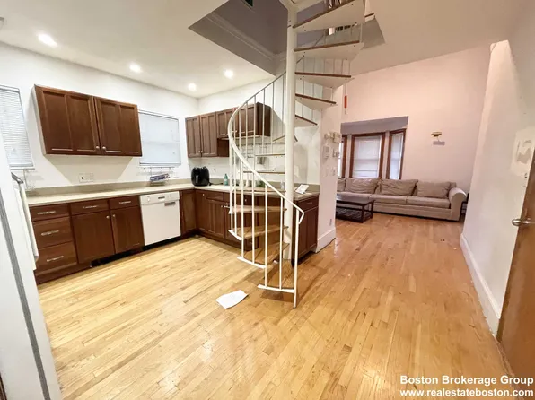 (undisclosed Address), Roxbury, MA 02120