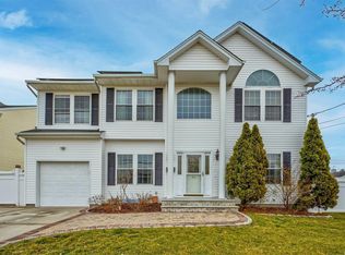 33 County Line Rd, Farmingdale, NY 11735