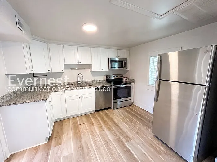 3 bed, 1.0 bath, 1006 sqft, $1,645 — Photo 2