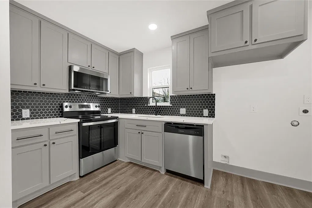 2 bed, 1.0 bath, 500 sqft, $1,400 — Photo 4