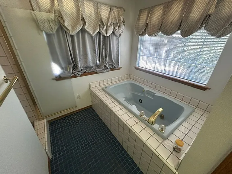 5730 W Laura Ct — Photo 35