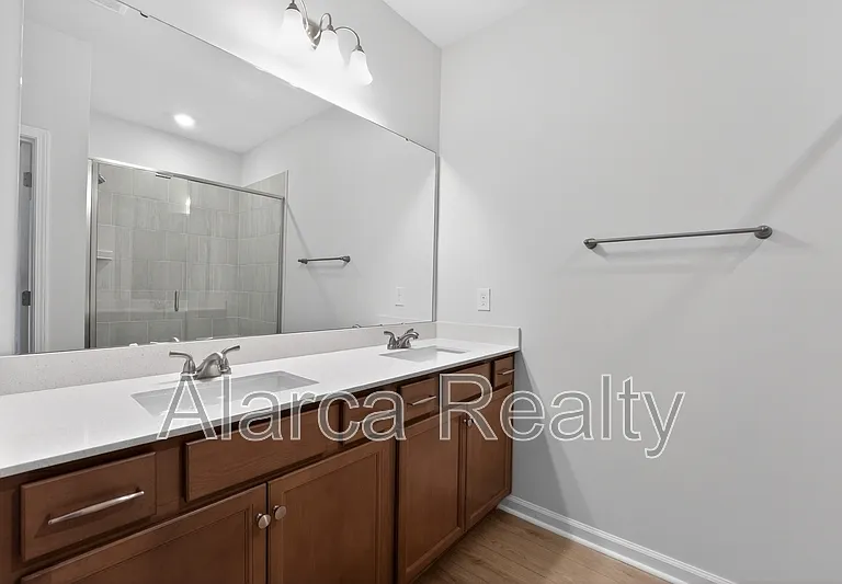2962 Sloan Dr — Photo 12