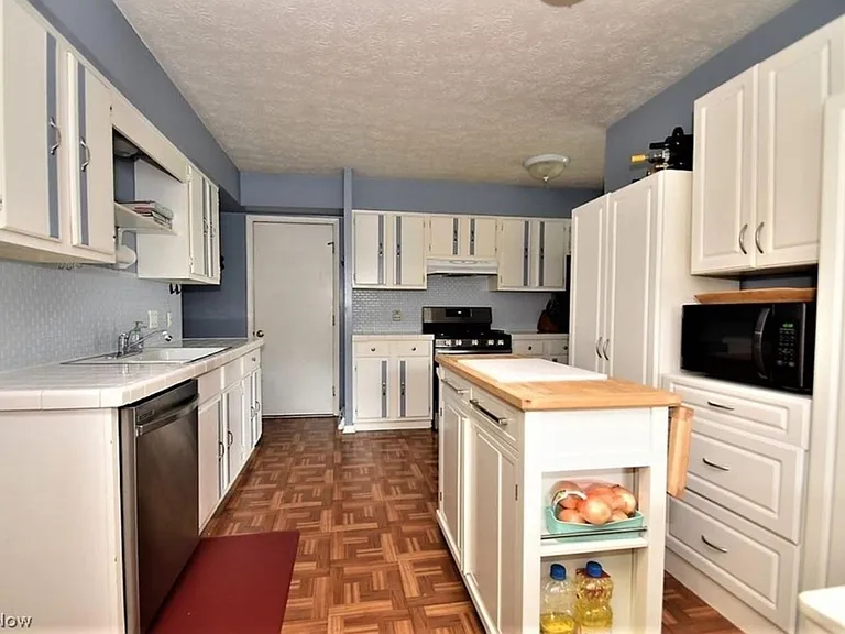 6718 Som Center Rd — Photo 25