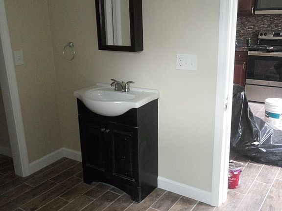 2nd image of 7 Bowen Ct #2L