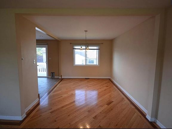 5th image of 1600 Westbury Dr