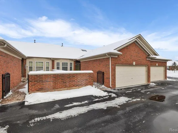 30597 Lynn Ct, Chesterfield, MI 48051