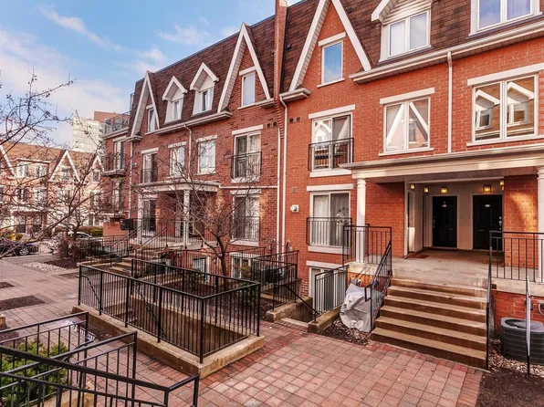 16 Laidlaw St #1704-80, Toronto, ON M6K 1X2