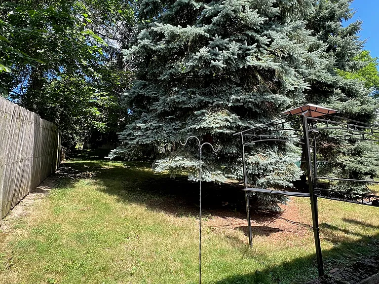 240 Shaler St — Photo 17